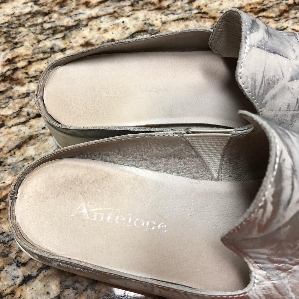 Antelope Silver Foil Pattern Slip-On Loafers - Size 7 ◀️ - Picture 5 of 5